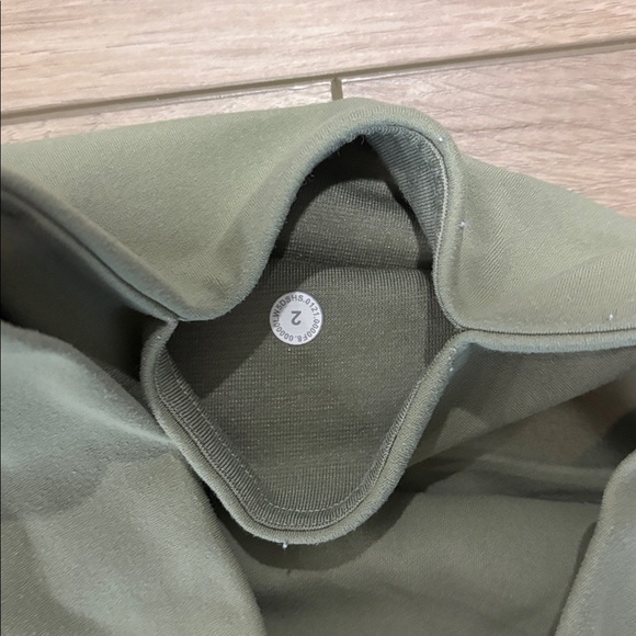 Lululemon Desert Green Align High-Rise Cropped Leggings – Size 2 – performance - Picture 3 of 5